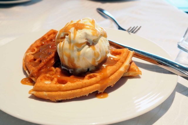 MHGoledn Lounge　ワッフル