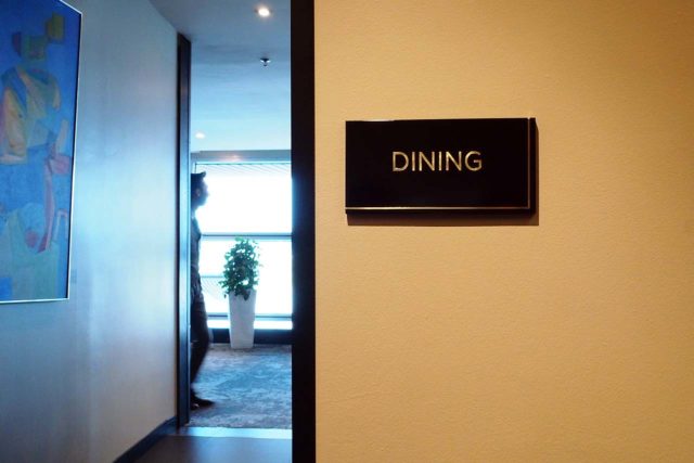 MHGoledn Lounge. FIRST　ダイニング入り口