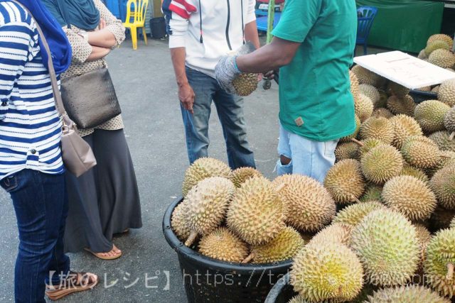大量のドリアン