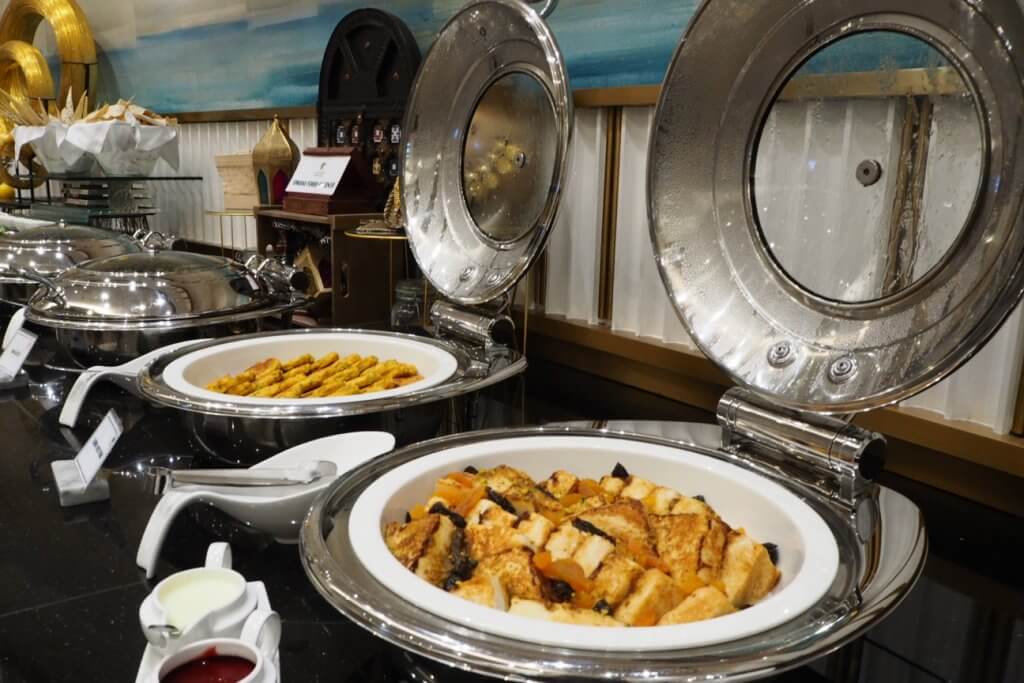 オマーン・エアラウンジの朝食ホットミール