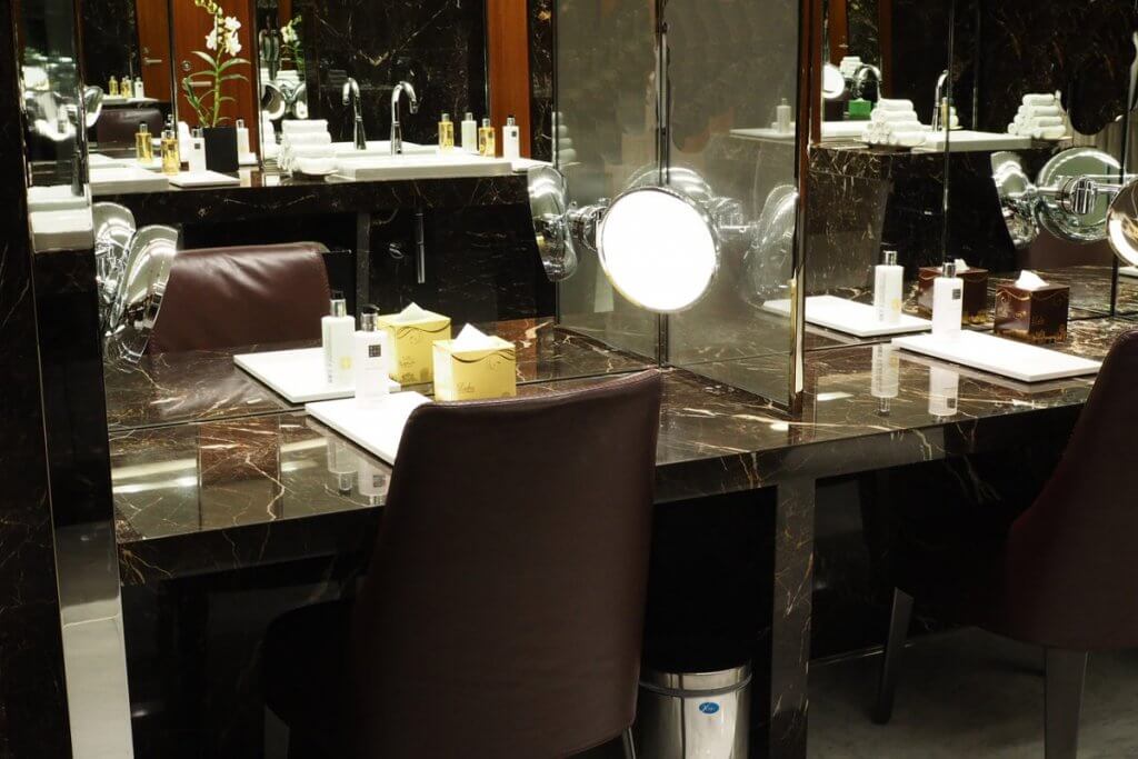 Qatar Airways First Class Lounge restroom