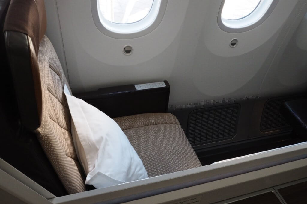 オマーンエア・ビジネスクラスのシート