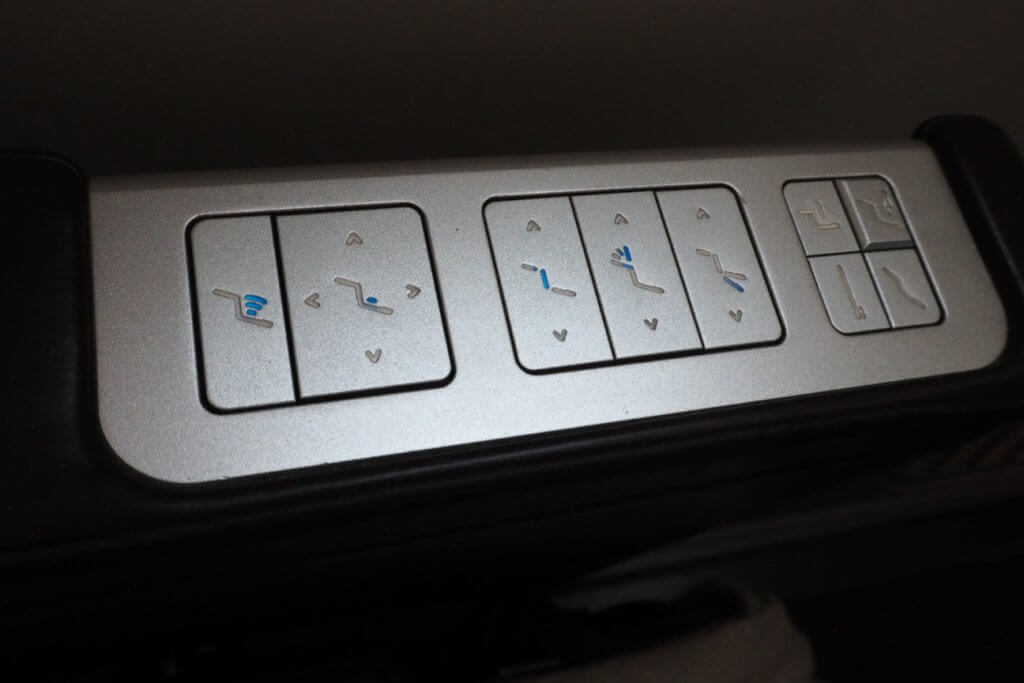 オマーンエア・ビジネスクラスのシート