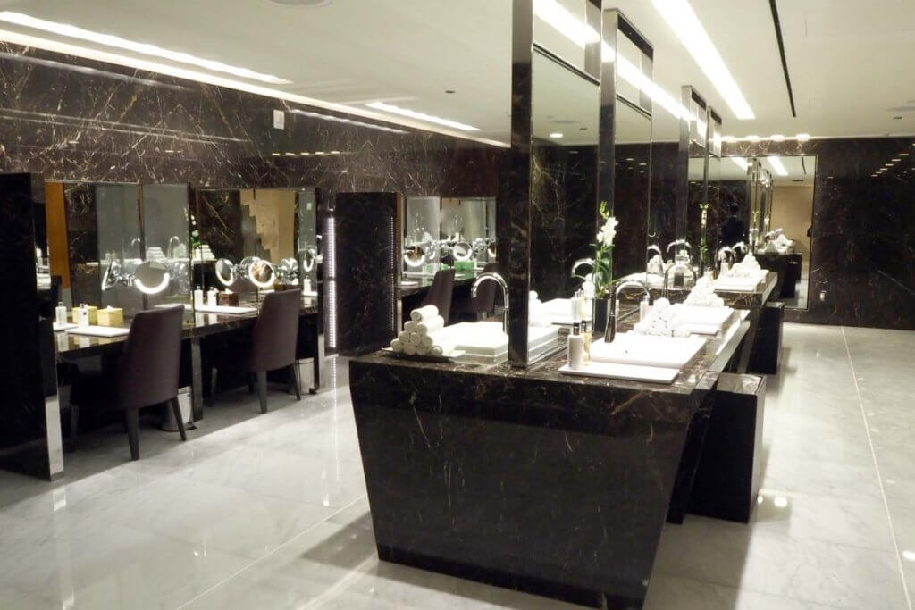 Qatar Airways First Class Lounge restroom