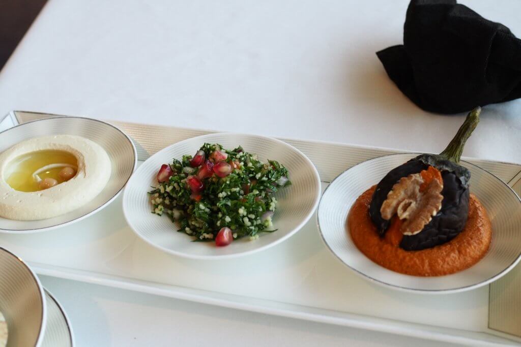 エティハドファーストクラスラウンジのダイニング